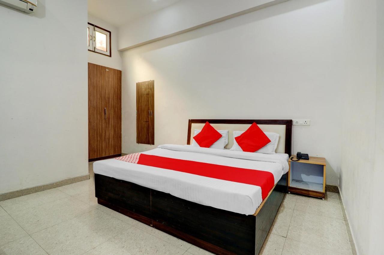 Oyo 72429 New Abhinandan Hotel Amroha Esterno foto